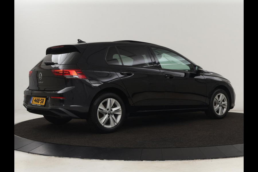 Volkswagen Golf 1.5 TSI Life Bns | Panoramadak | Adaptive Cruise | Stoelverwarming | Camera | Navigatie | Carplay | Sfeerverlichting