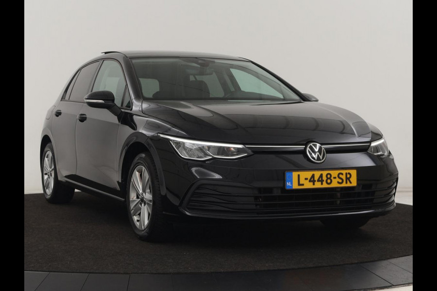 Volkswagen Golf 1.5 TSI Life Bns | Panoramadak | Adaptive Cruise | Stoelverwarming | Camera | Navigatie | Carplay | Sfeerverlichting
