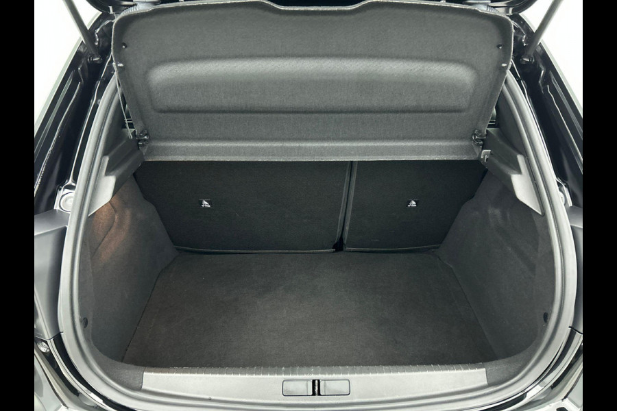 Peugeot 208 Peugeot 208 Hybrid 100pk Automaat Allure | Navigatie | Apple Carplay/Android Auto | Airco | Parkeer sensoren | Cruise Control | Led | Lichtmetalen Velgen