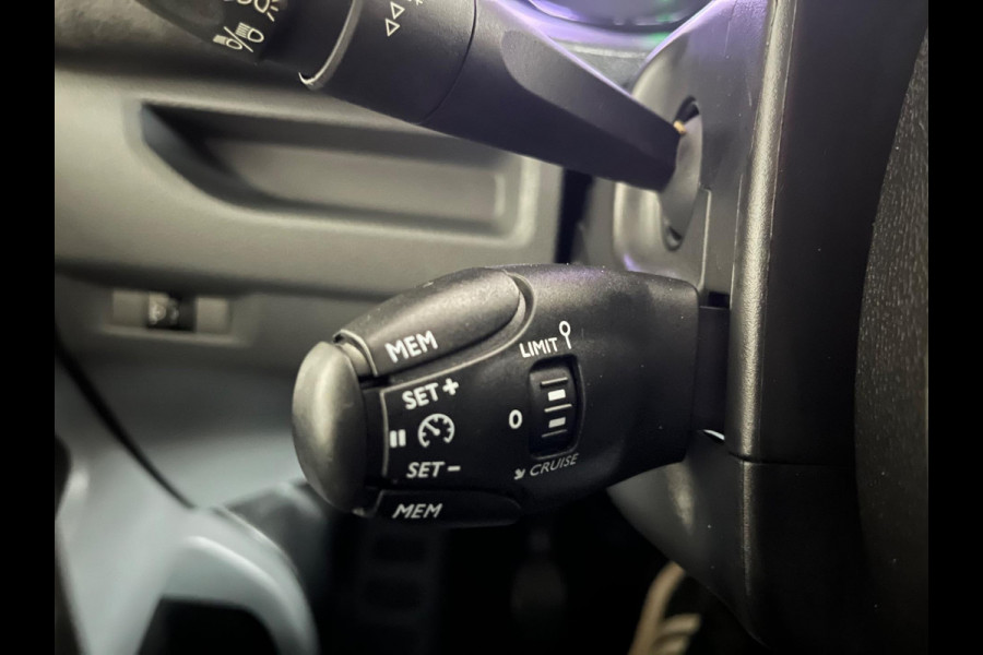 Opel Vivaro 1.5 CDTI 120pk euro6 L1H1 Innovation 3Persoons, Airco, Half-Leder, Navigatie, Trekhaak, Sidebars, RIJKLAARPRIJS! Opel Vivaro 1.5 CDTI 120pk euro6 L1H1 Innovation 3Persoons, Airco, Half-Leder, Navigatie, Trekhaak, Sidebars, RIJKLAARPRIJS!