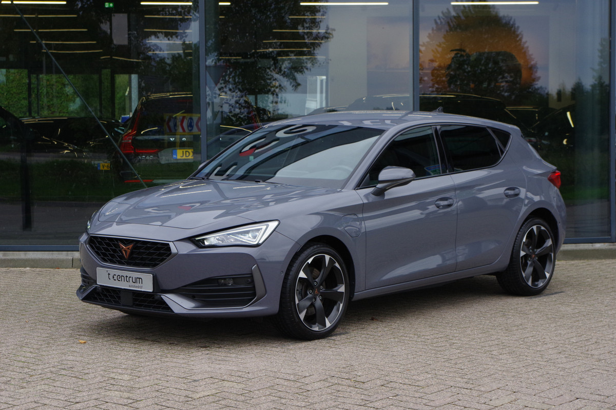CUPRA Leon 1.4 e-Hybrid 204 PK Adrenaline PHEV, Camera, Kuipstoelen, Keyless, LED CUPRA Leon 1.4 e-Hybrid 204 PK Adrenaline PHEV, Camera, Kuipstoelen, Keyless, LED