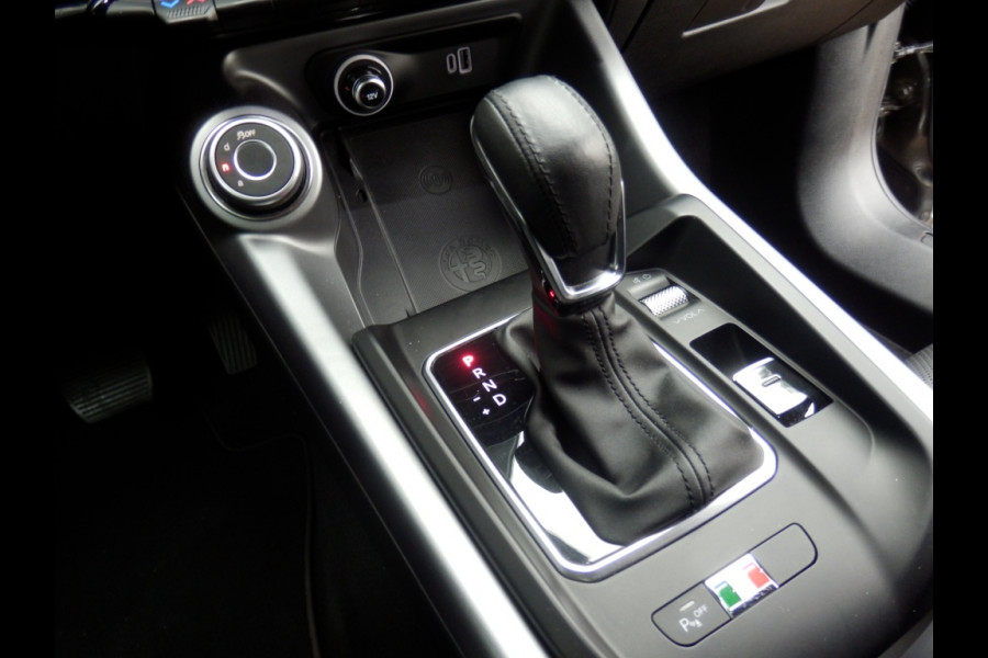 Alfa Romeo Tonale 1.5T Hybrid 160PK | TI- Uitvoering | Leder- Pakket |