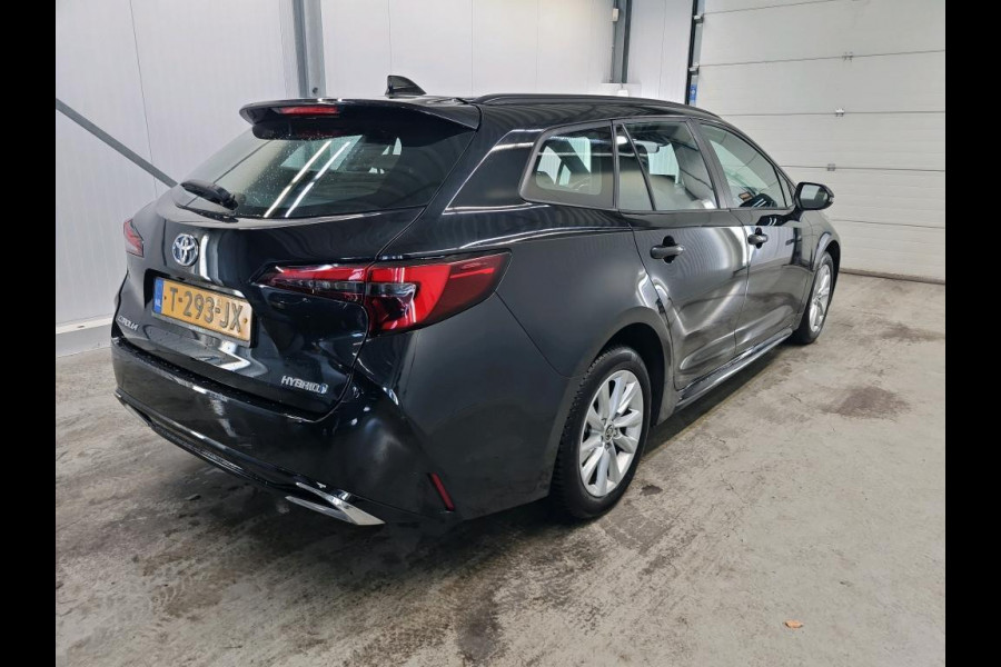 Toyota Corolla Touring Sports 1.8 Hybrid Active Auto. Navigatie Apple Carplay/Android Auto Camera Adaptive Cruise Control Virtual Cockpit Climate Control Lichtmetalen velgen Toyota Corolla Touring Sports 1.8 Hybrid Active Auto. Navigatie Apple Carplay/Android Auto Camera Adaptive Cruise Control Virtual Cockpit Climate Control Lichtmetalen velgen