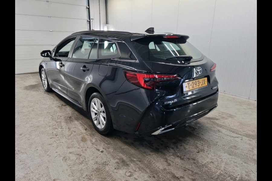 Toyota Corolla Touring Sports 1.8 Hybrid Active Auto. Navigatie Apple Carplay/Android Auto Camera Adaptive Cruise Control Virtual Cockpit Climate Control Lichtmetalen velgen Toyota Corolla Touring Sports 1.8 Hybrid Active Auto. Navigatie Apple Carplay/Android Auto Camera Adaptive Cruise Control Virtual Cockpit Climate Control Lichtmetalen velgen