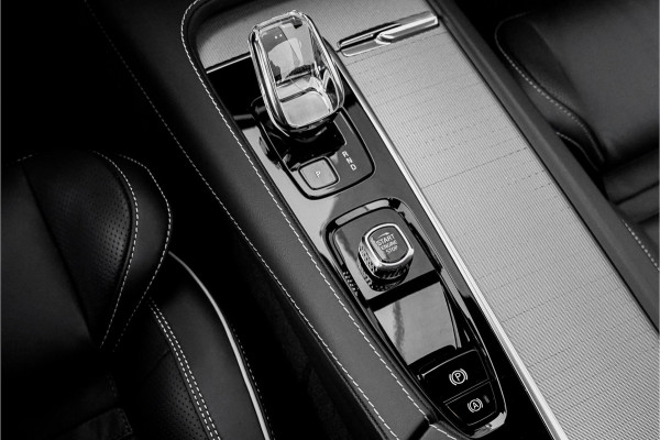 Volvo XC90 2.0 T8 Recharge AWD Ultra Dark 7P Luchtv HUD B&W 360° Elek Trekhaak