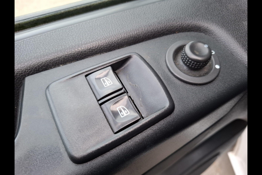 Renault Trafic 2.0 dCi 145 T27 L1H1 Comfort AUTOMAAT / CRUISE CONTROLE / NAVI / CAMERA / 3 ZITS / IMPERIAL