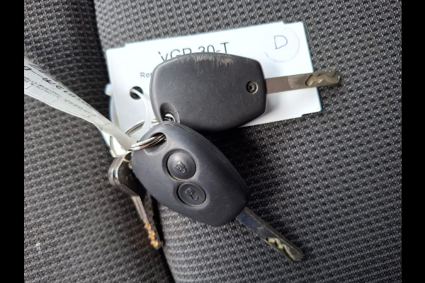 Renault Trafic 2.0 dCi 145 T27 L1H1 Comfort AUTOMAAT / CRUISE CONTROLE / NAVI / CAMERA / 3 ZITS / IMPERIAL