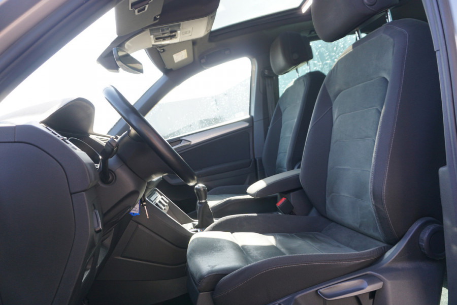 Volkswagen Tiguan 1.4 TSI Connected Series | PANO DAK | TREKHAAK | CLIMATE | CARPLAY | STOELVERW. | COMFORTSTOELEN