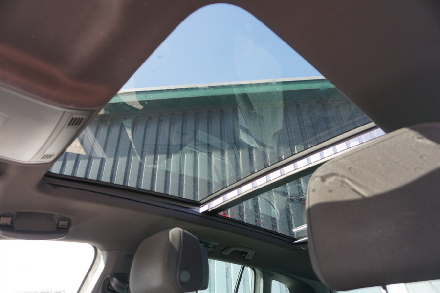 Volkswagen Tiguan 1.4 TSI Connected Series | PANO DAK | TREKHAAK | CLIMATE | CARPLAY | STOELVERW. | COMFORTSTOELEN