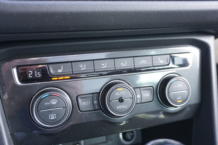 Volkswagen Tiguan 1.4 TSI Connected Series | PANO DAK | TREKHAAK | CLIMATE | CARPLAY | STOELVERW. | COMFORTSTOELEN