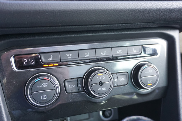 Volkswagen Tiguan 1.4 TSI Connected Series | PANO DAK | TREKHAAK | CLIMATE | CARPLAY | STOELVERW. | COMFORTSTOELEN