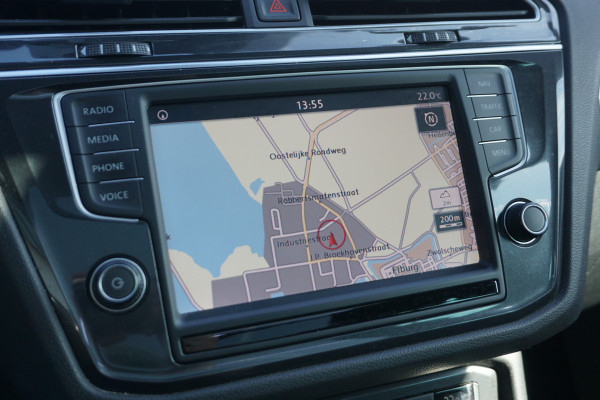 Volkswagen Tiguan 1.4 TSI Connected Series | PANO DAK | TREKHAAK | CLIMATE | CARPLAY | STOELVERW. | COMFORTSTOELEN