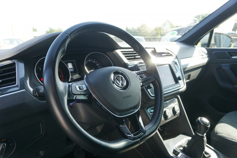 Volkswagen Tiguan 1.4 TSI Connected Series | PANO DAK | TREKHAAK | CLIMATE | CARPLAY | STOELVERW. | COMFORTSTOELEN