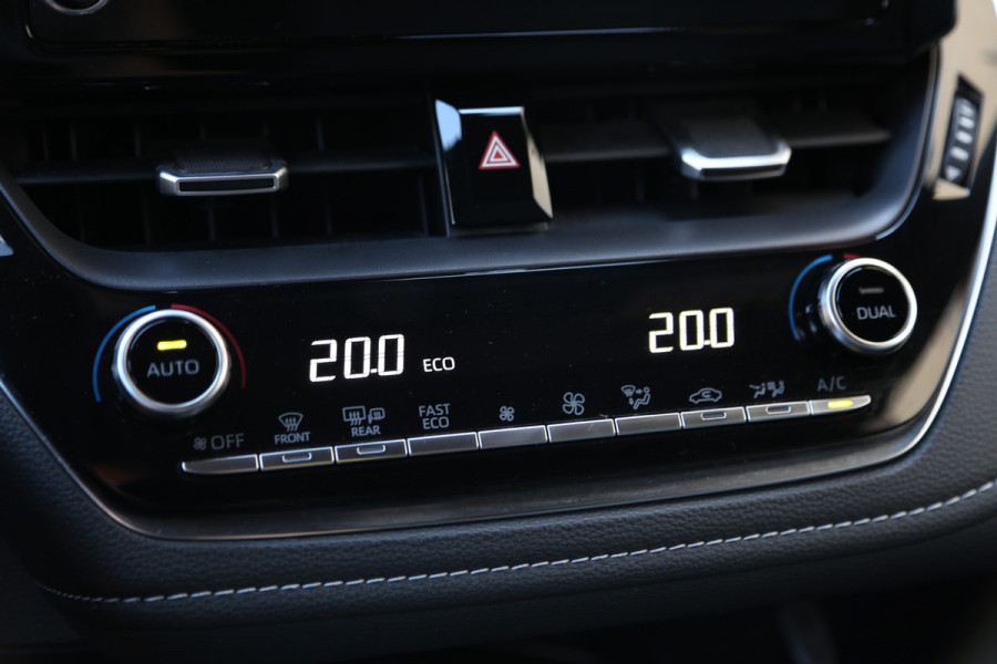 Toyota Corolla Touring Sports 1.8 Hybrid Dynamic Team Navi HuD LED Camera ACC Dodehoek Toyota Corolla Touring Sports 1.8 Hybrid Dynamic Team Navi HuD LED Camera ACC Dodehoek
