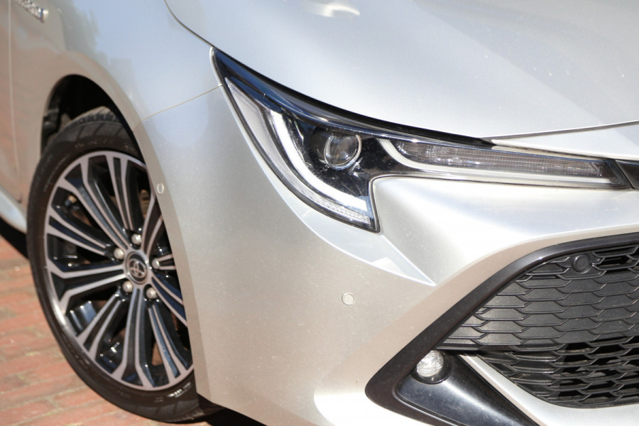 Toyota Corolla Touring Sports 1.8 Hybrid Dynamic Team Navi HuD LED Camera ACC Dodehoek Toyota Corolla Touring Sports 1.8 Hybrid Dynamic Team Navi HuD LED Camera ACC Dodehoek