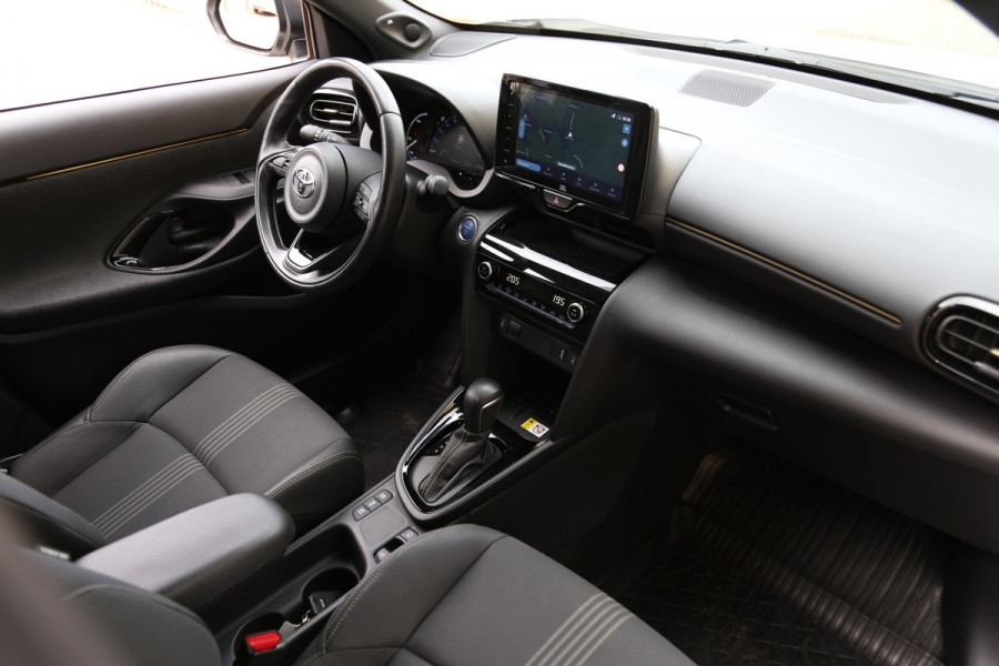 Toyota Yaris Cross 1.5 Hybrid Adventure Bi-Tone Navi JBL LED Camera ACC