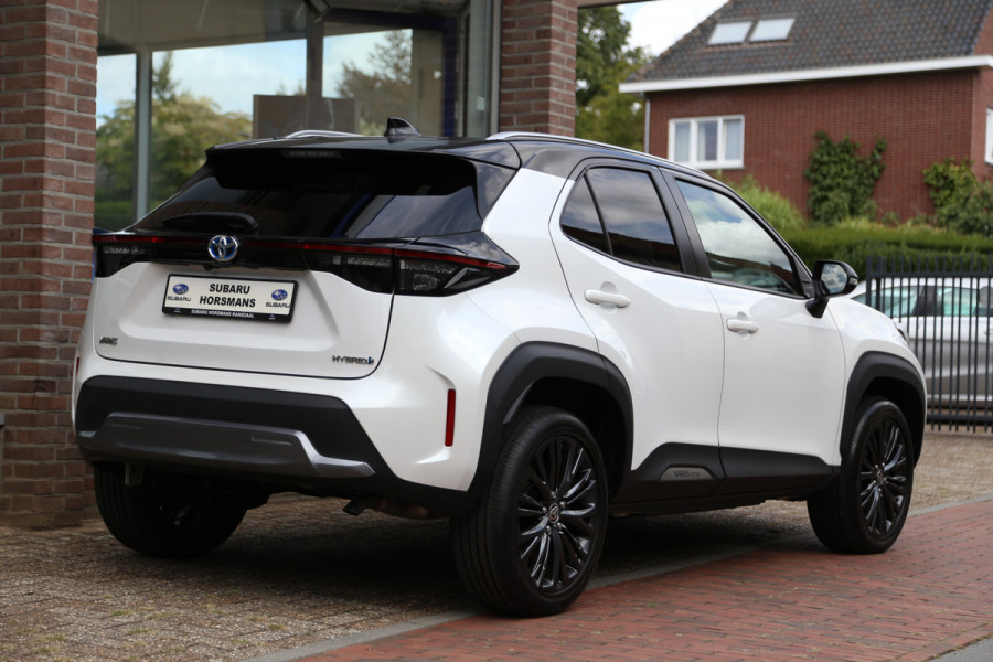 Toyota Yaris Cross 1.5 Hybrid Adventure Bi-Tone Navi JBL LED Camera ACC
