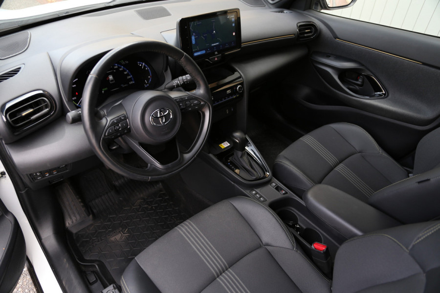 Toyota Yaris Cross 1.5 Hybrid Adventure Bi-Tone Navi JBL LED Camera ACC