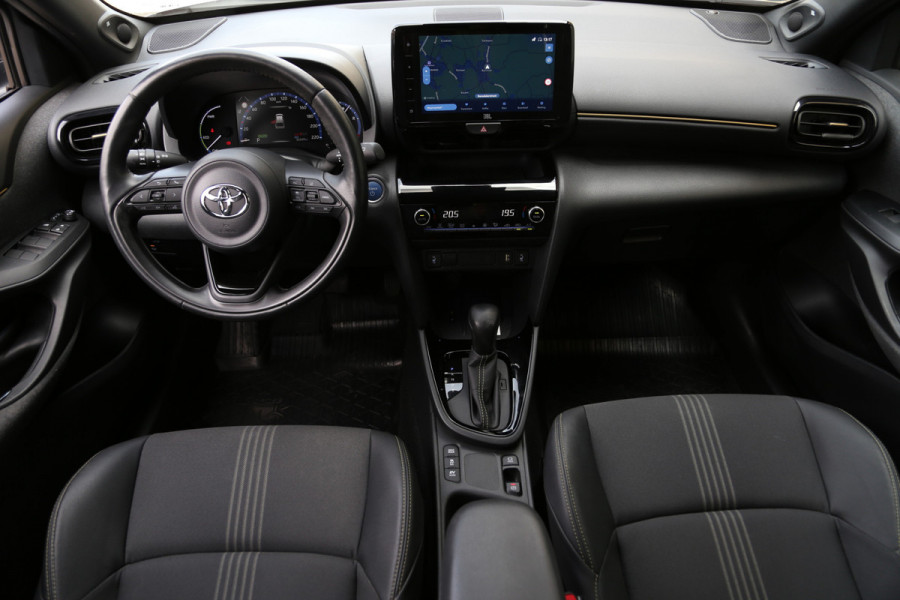 Toyota Yaris Cross 1.5 Hybrid Adventure Bi-Tone Navi JBL LED Camera ACC