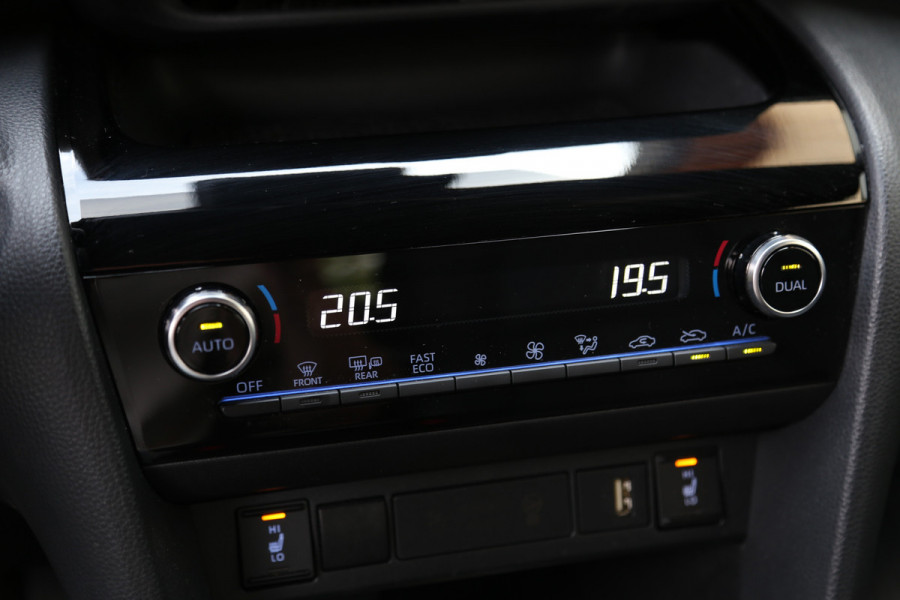 Toyota Yaris Cross 1.5 Hybrid Adventure Bi-Tone Navi JBL LED Camera ACC