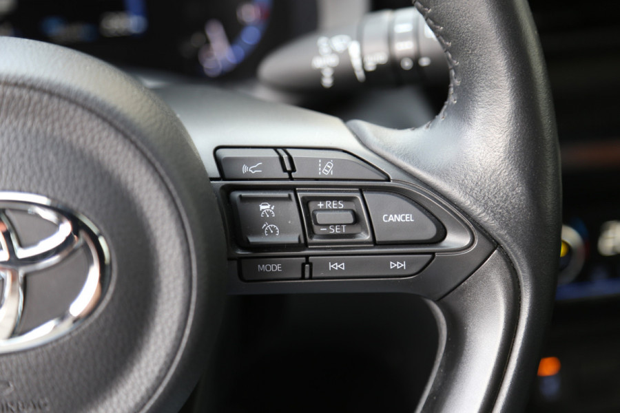Toyota Yaris Cross 1.5 Hybrid Adventure Bi-Tone Navi JBL LED Camera ACC