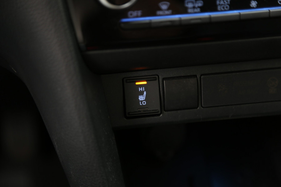 Toyota Yaris Cross 1.5 Hybrid Adventure Bi-Tone Navi JBL LED Camera ACC