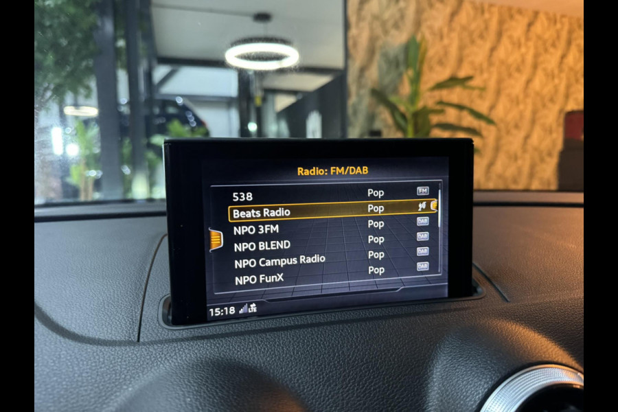 Audi A3 Sportback 1.5 TFSI CoD Sport Garantie StoelVW Cruise Navi PDC Clima Dab Led Rijklaar Audi A3 Sportback 1.5 TFSI CoD Sport Garantie StoelVW Cruise Navi PDC Clima Dab Led Rijklaar