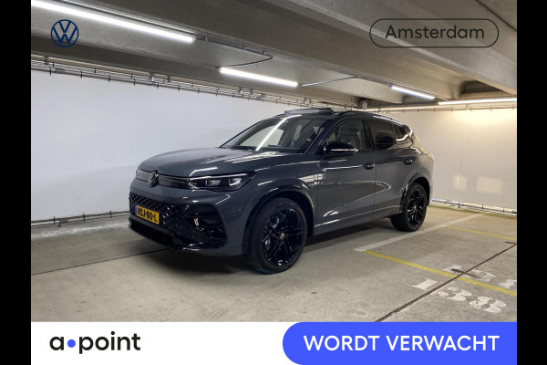 Volkswagen Tiguan 1.5 eHybrid R-Line Edition 204 pk Automaat (DSG) | Verlengde garantie | Navigatie | Panoramadak | Trekhaak (wegklapbaar) | Parkeersensoren (Park assist) | Achteruitrijcamera | Black Style pakket | R-Line |