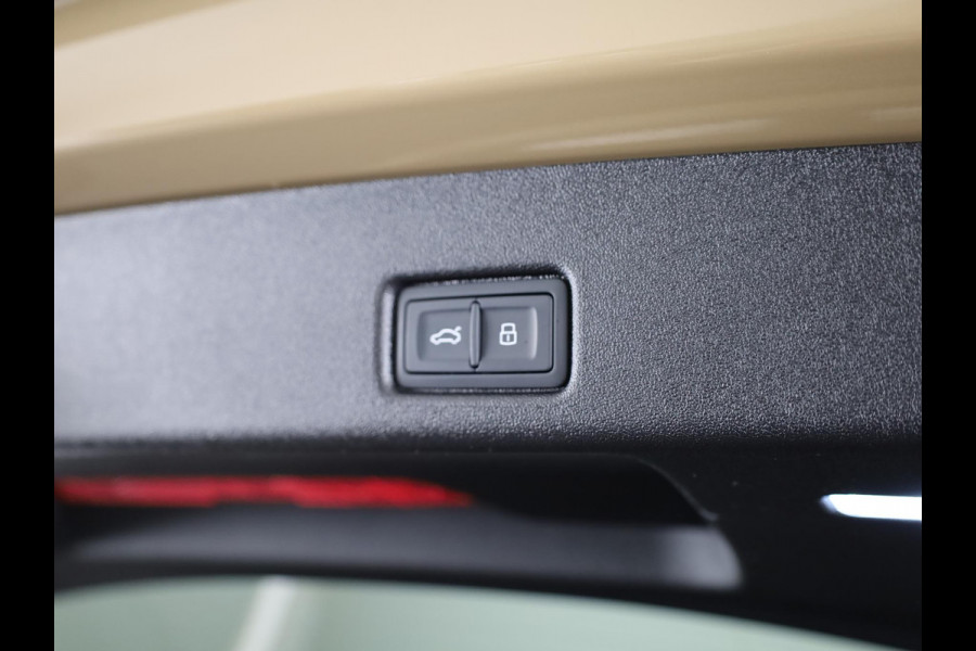 Audi Q5 2.0 TFSI e-hybrid quattro S edition Competition | Mmi experience pro | Glazen panoramadak | Tech plus | Privacy glas |