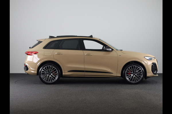 Audi Q5 2.0 TFSI e-hybrid quattro S edition Competition | Mmi experience pro | Glazen panoramadak | Tech plus | Privacy glas |