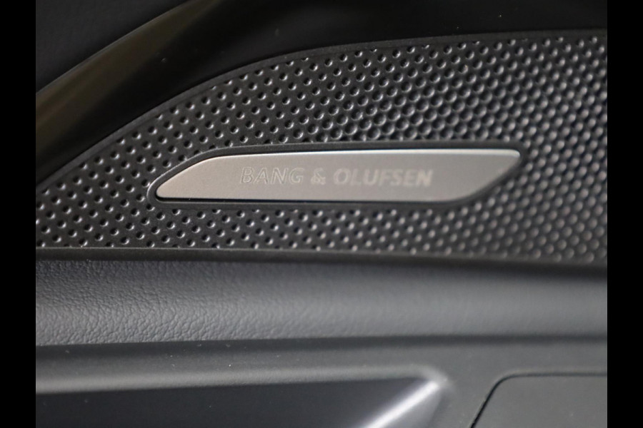 Audi Q5 2.0 TFSI e-hybrid quattro S edition Competition | Mmi experience pro | Glazen panoramadak | Tech plus | Privacy glas |