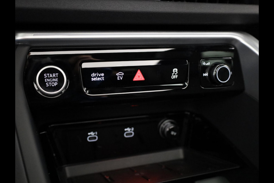 Audi Q5 2.0 TFSI e-hybrid quattro S edition Competition | Mmi experience pro | Glazen panoramadak | Tech plus | Privacy glas |