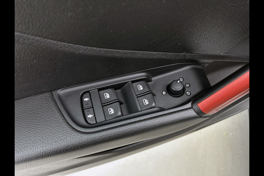 Audi Q2 1.0 TFSI Sport Pro Line(NL-auto, Dealer OnderH, Navi, Parkeerhulp, Airco, Cruise Controle, Etc) Audi Q2 1.0 TFSI Sport Pro Line(NL-auto, Dealer OnderH, Navi, Parkeerhulp, Airco, Cruise Controle, Etc)