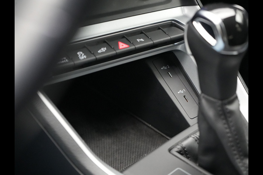 Audi Q3 45 TFSI e Advanced edition Plug In Hybrid 245pk PHEV | Panodak | Lederen Sportstoelen Verwarmd | Apple Carplay | Blis | Cruise Control | Navigatie | Virtual | DAB |