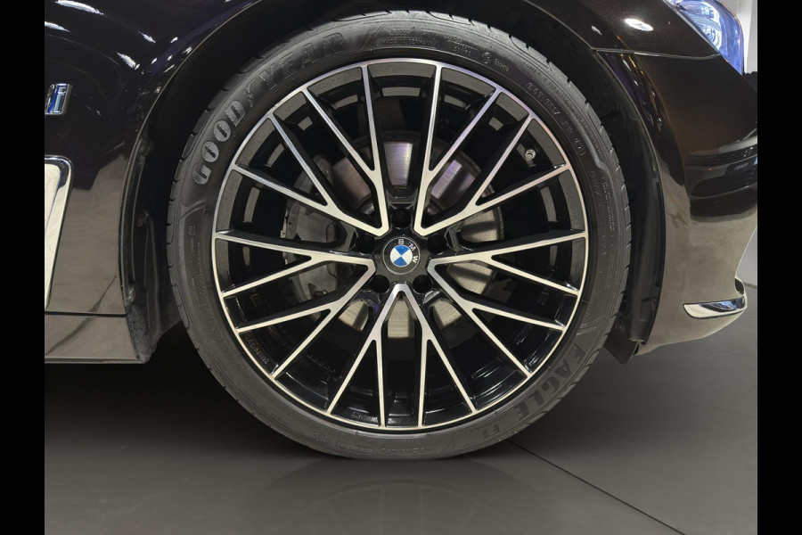 BMW 7 Serie 740e IPerformance | Laser-LED koplampen | Head-Up | Schuif/Kanteldak | Soft-close | 20" Velg | Camera |
