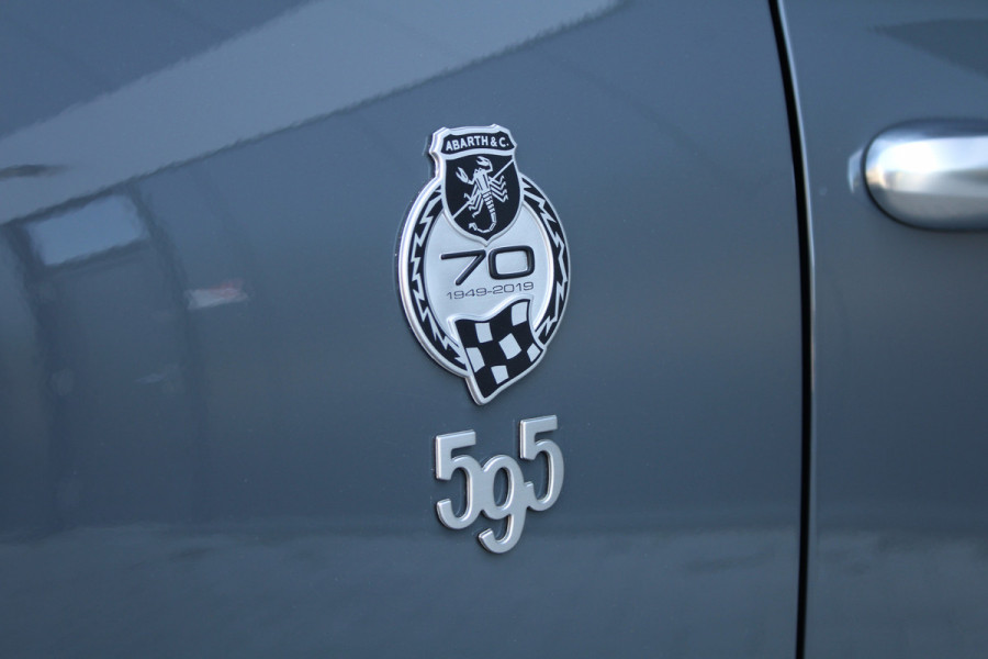 Abarth 500 1.4 T-Jet Abarth 595 70th Anniversary | NIEUWSTAAT! | UNIEK | SENSOREN ACHTER | DEALER ONDERHOUDEN |