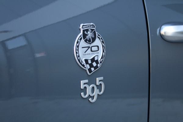 Abarth 500 1.4 T-Jet Abarth 595 70th Anniversary | NIEUWSTAAT! | UNIEK | SENSOREN ACHTER | DEALER ONDERHOUDEN |