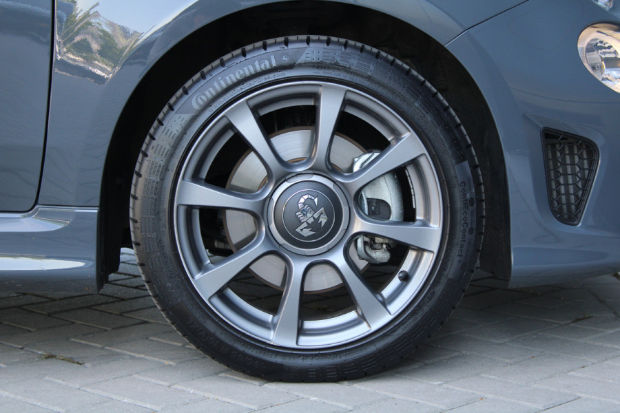 Abarth 500 1.4 T-Jet Abarth 595 70th Anniversary | NIEUWSTAAT! | UNIEK | SENSOREN ACHTER | DEALER ONDERHOUDEN |