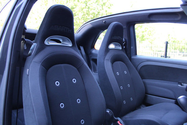 Abarth 500 1.4 T-Jet Abarth 595 70th Anniversary | NIEUWSTAAT! | UNIEK | SENSOREN ACHTER | DEALER ONDERHOUDEN |