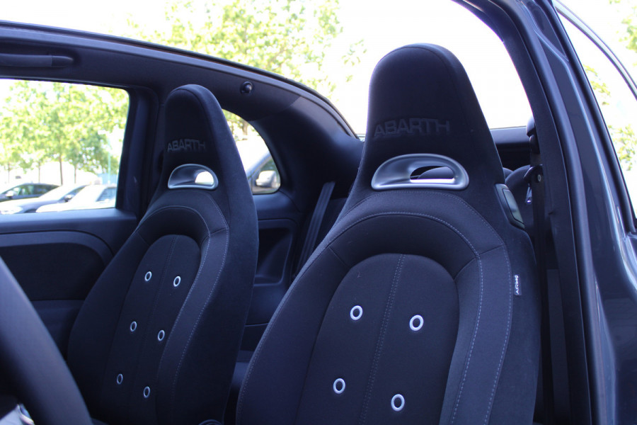 Abarth 500 1.4 T-Jet Abarth 595 70th Anniversary | NIEUWSTAAT! | UNIEK | SENSOREN ACHTER | DEALER ONDERHOUDEN |