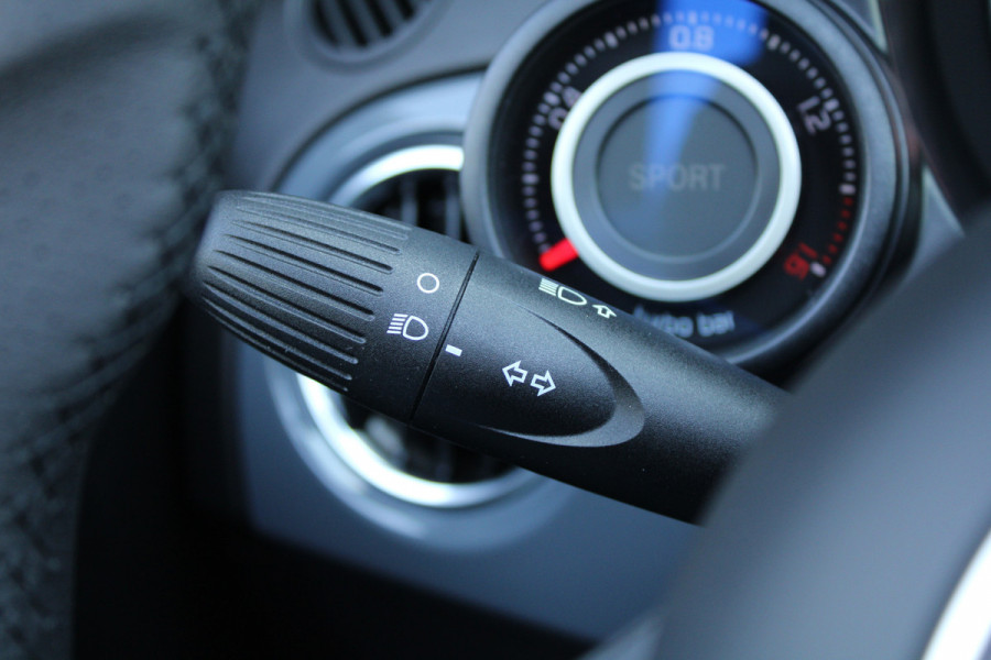 Abarth 500 1.4 T-Jet Abarth 595 70th Anniversary | NIEUWSTAAT! | UNIEK | SENSOREN ACHTER | DEALER ONDERHOUDEN |