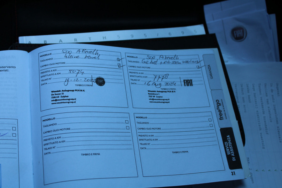 Abarth 500 1.4 T-Jet Abarth 595 70th Anniversary | NIEUWSTAAT! | UNIEK | SENSOREN ACHTER | DEALER ONDERHOUDEN |