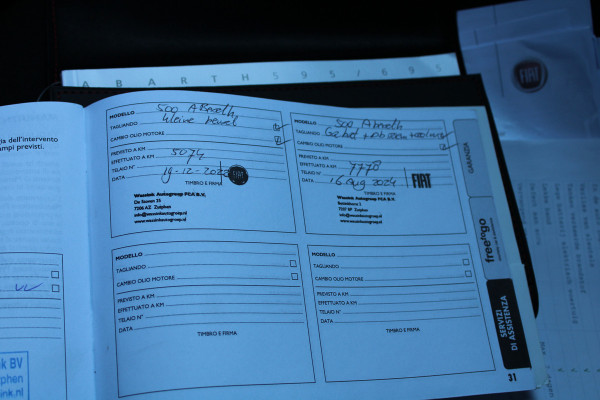 Abarth 500 1.4 T-Jet Abarth 595 70th Anniversary | NIEUWSTAAT! | UNIEK | SENSOREN ACHTER | DEALER ONDERHOUDEN |