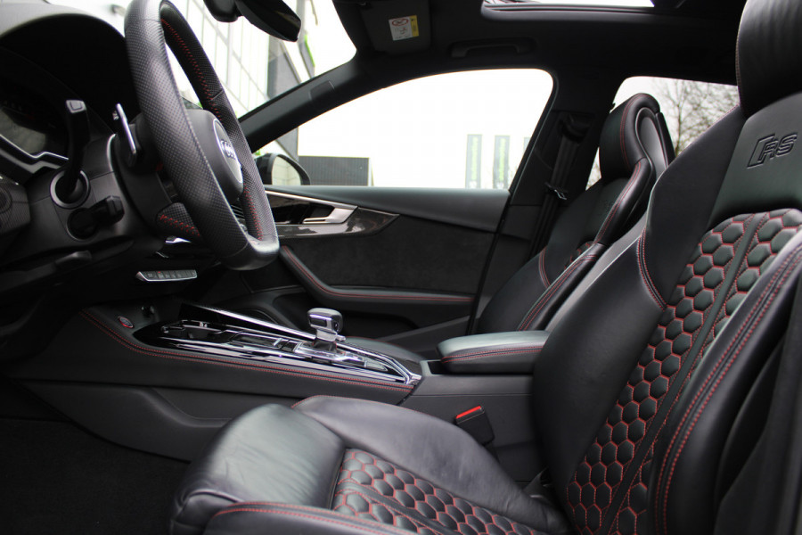 Audi RS4 Avant 2.9 TFSI RS 4 quattro | BTW | KERAMISCH | HUD | MASSAGE | RS-ZETELS | 360 | B&O | PANO | Audi RS4 Avant 2.9 TFSI RS 4 quattro | BTW | KERAMISCH | HUD | MASSAGE | RS-ZETELS | 360 | B&O | PANO |