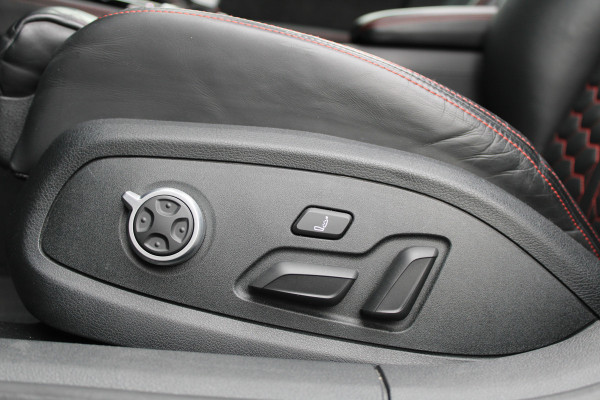 Audi RS4 Avant 2.9 TFSI RS 4 quattro | BTW | KERAMISCH | HUD | MASSAGE | RS-ZETELS | 360 | B&O | PANO | Audi RS4 Avant 2.9 TFSI RS 4 quattro | BTW | KERAMISCH | HUD | MASSAGE | RS-ZETELS | 360 | B&O | PANO |