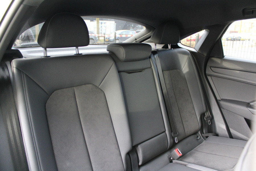 Audi Q3 Sportback 45 TFSI e S Edition | BTW | S-LINE | PANO | CAMERA | SONOS | STOELVERWARMING |