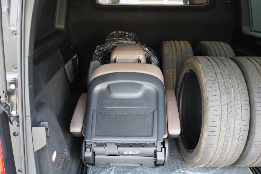 Mercedes-Benz V-Klasse 300d Extra Lang DC Avantgarde Edition | EX BTW | 4-MATIC | VOL! | AMG | BURMESTER | KOELKAST | MEMORY | STOELKOELING | ACC | TREKHAAK | SNOEK |