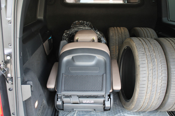 Mercedes-Benz V-Klasse 300d Extra Lang DC Avantgarde Edition | EX BTW | 4-MATIC | VOL! | AMG | BURMESTER | KOELKAST | MEMORY | STOELKOELING | ACC | TREKHAAK | SNOEK |