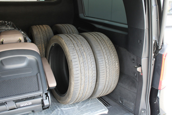 Mercedes-Benz V-Klasse 300d Extra Lang DC Avantgarde Edition | EX BTW | 4-MATIC | VOL! | AMG | BURMESTER | KOELKAST | MEMORY | STOELKOELING | ACC | TREKHAAK | SNOEK |
