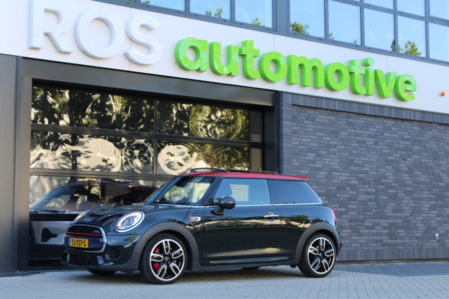 MINI Mini 2.0 John Cooper Works | NAP! | 1E EIG | PANO | H/K | HUD | CAMERA | STOELVERWARMING |